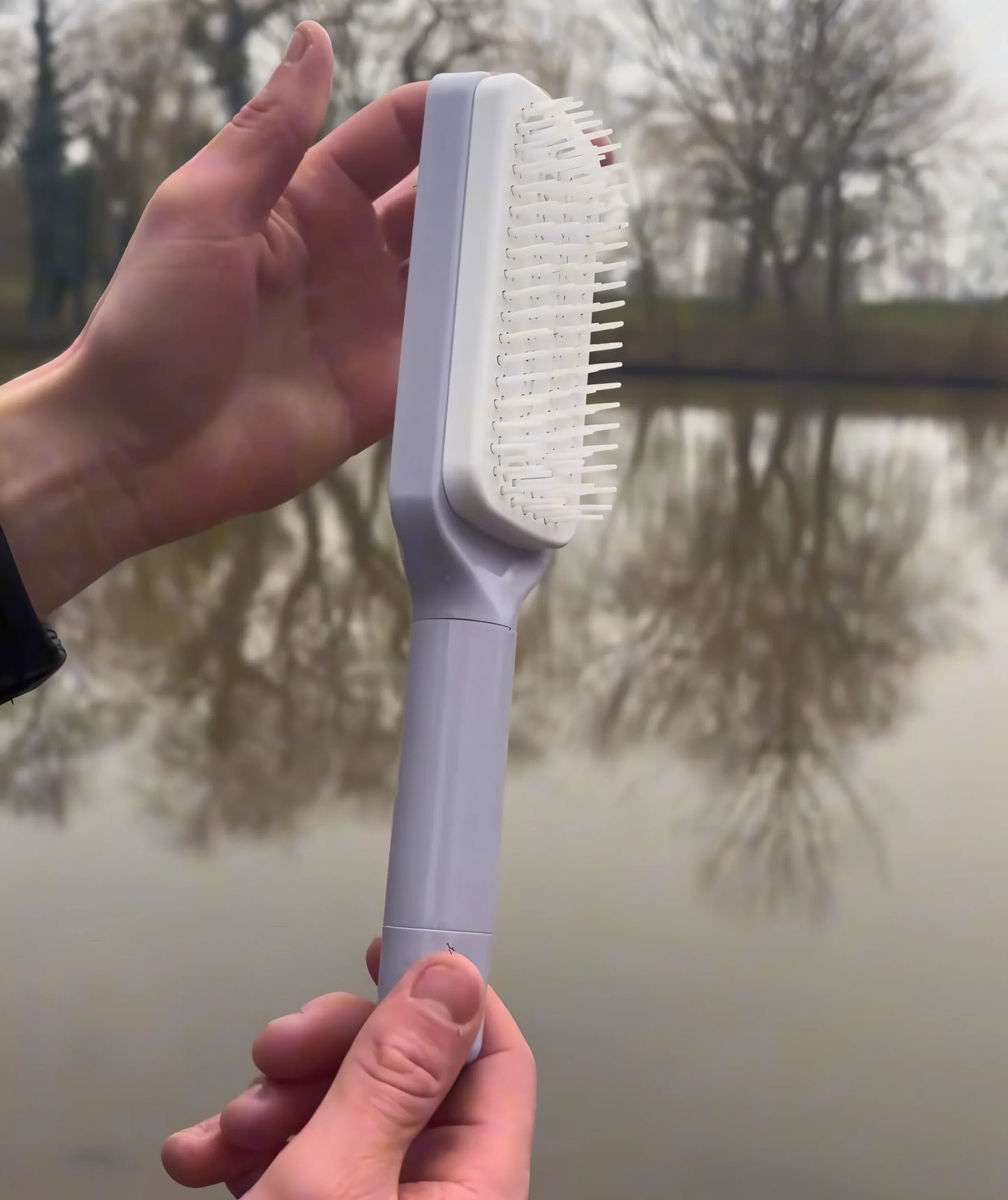 Brush that Collects Hair on Its Own – No More Dirty Brushes – CleanSpin™